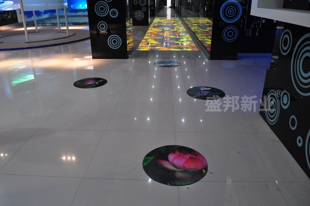 2压力感应玻璃地面.jpg
